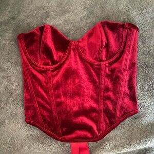 Corset/red. Never worn, with tags. Brand dolls kill. Size M.